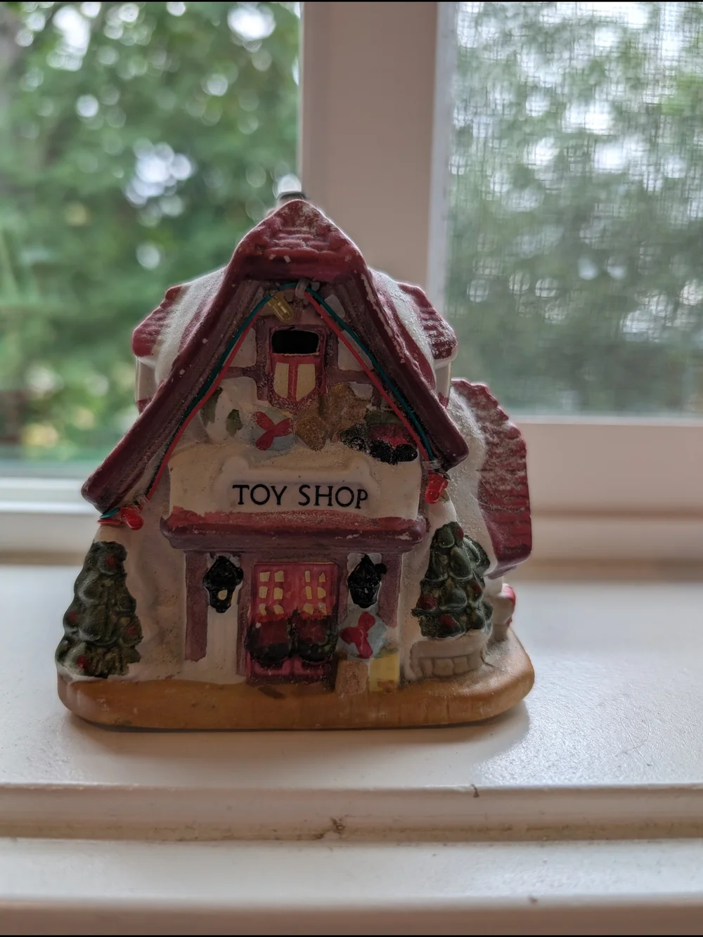 Vintage 1997 Trim A House Bayshire Village Three Piece Holiday Scene.